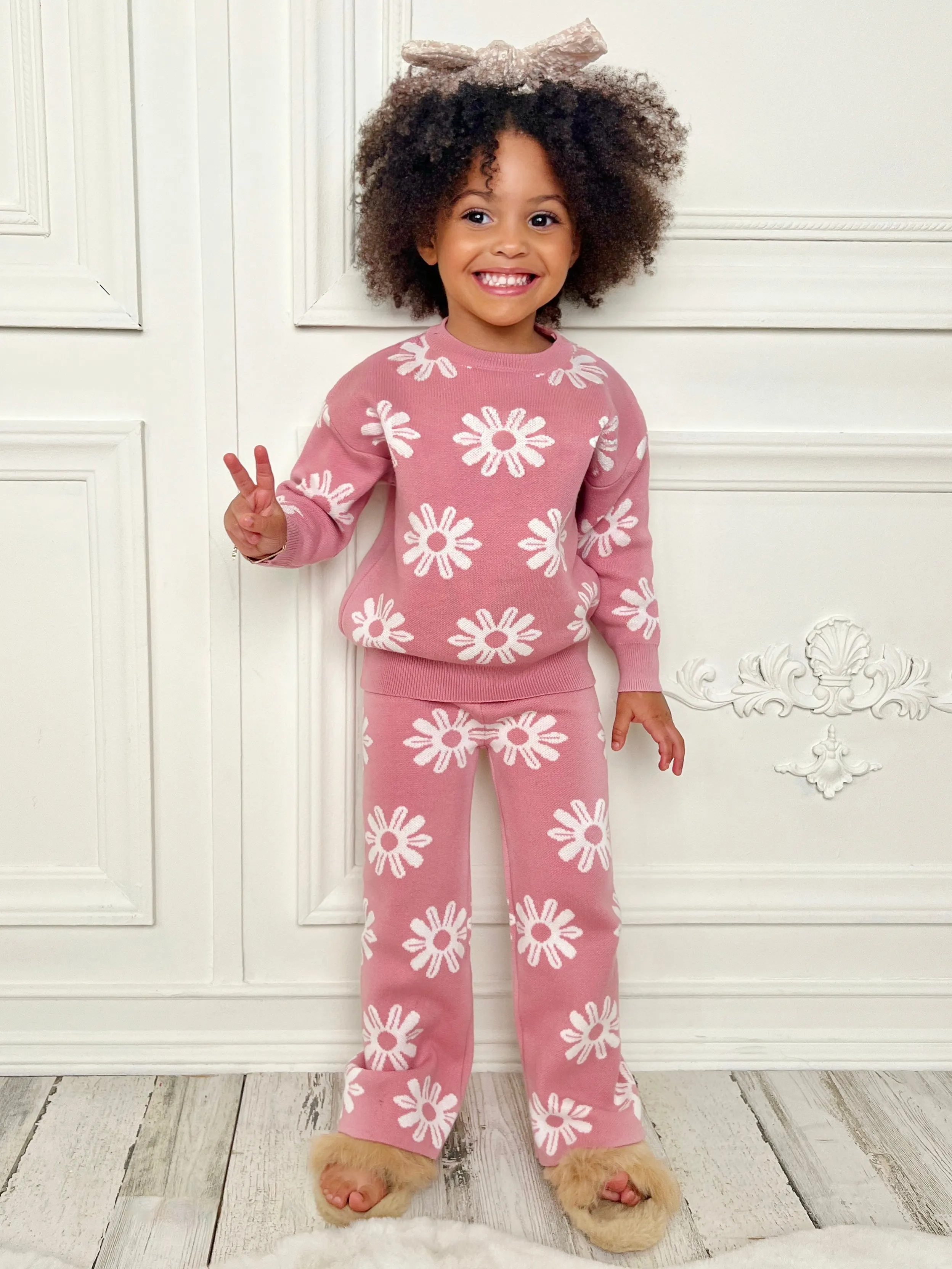 Love 2 Lounge Flower Knit Sweatpants Set