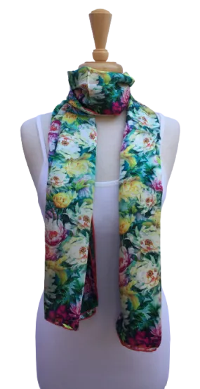 Scarf with colorful and painterly flowers