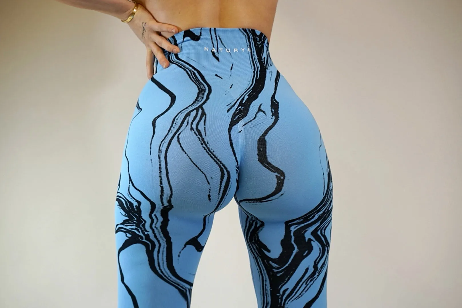 THE GRAPHIC LEGGINGS