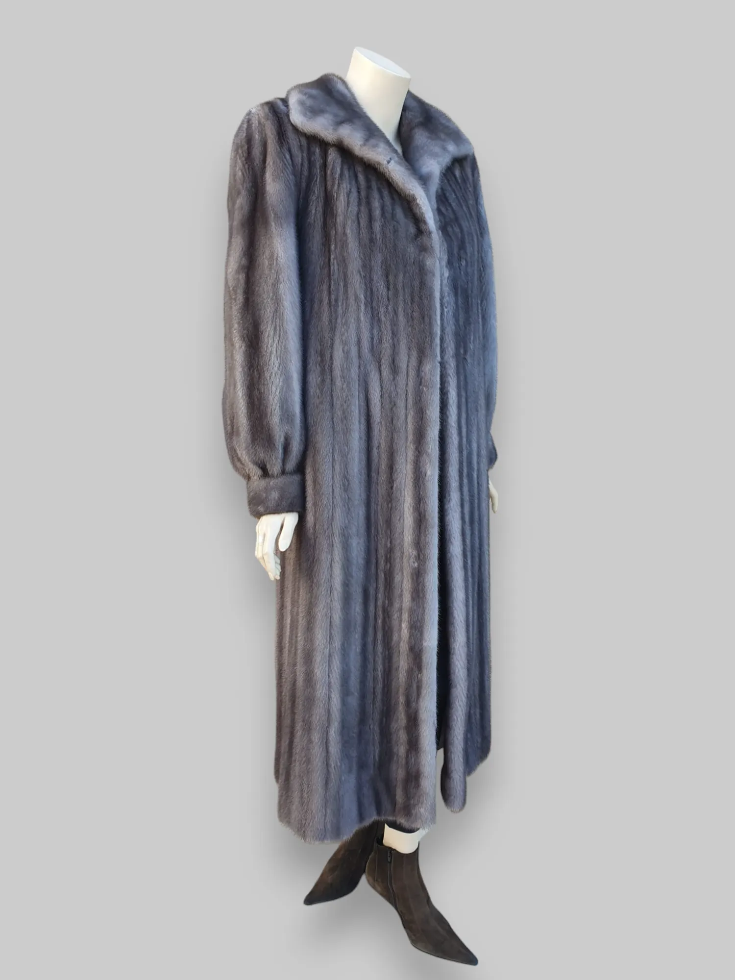 Vintage Blue Iris Mink Fur Coat (Natural Gray) -M